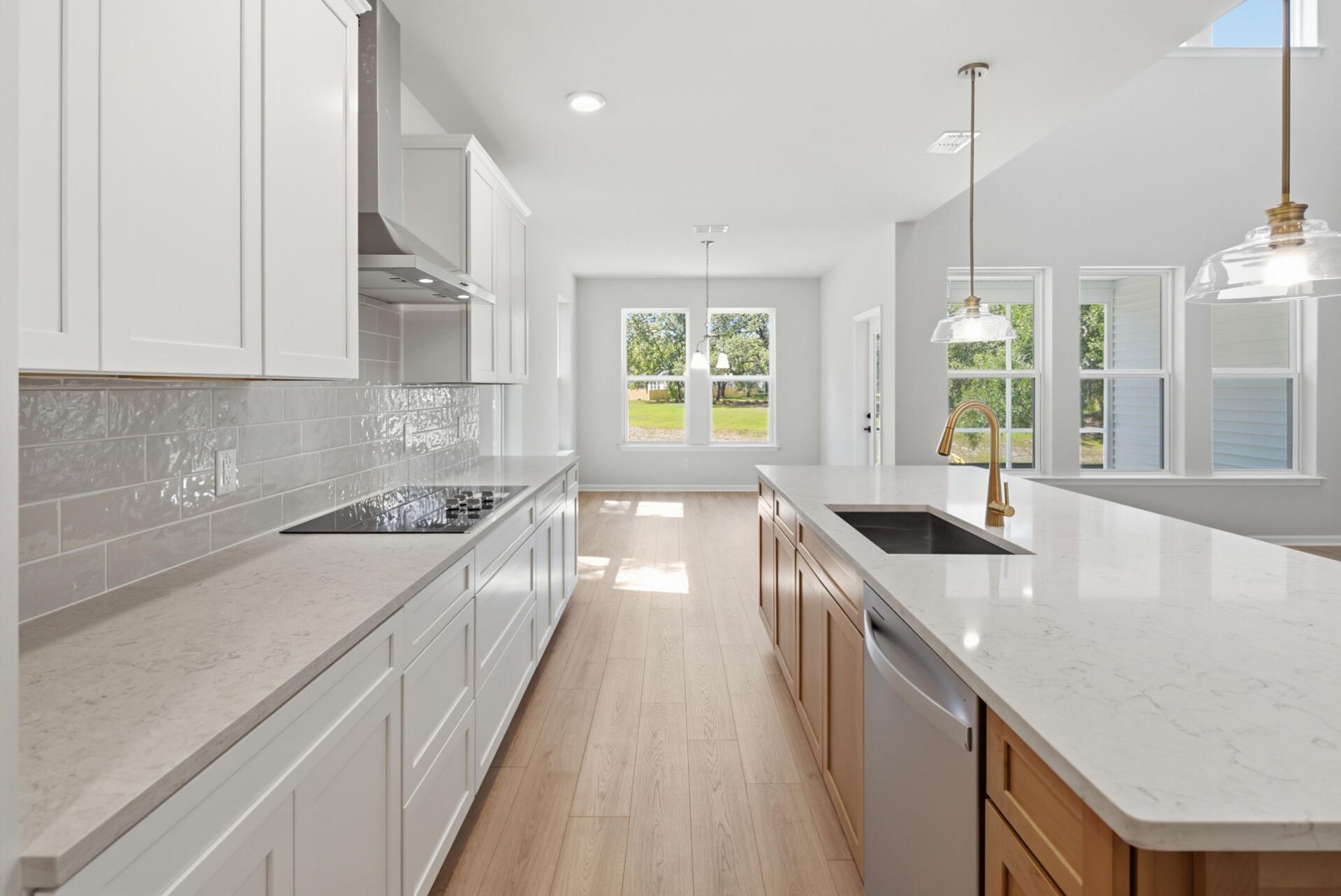 176 The Oaks Avenue Photo 12