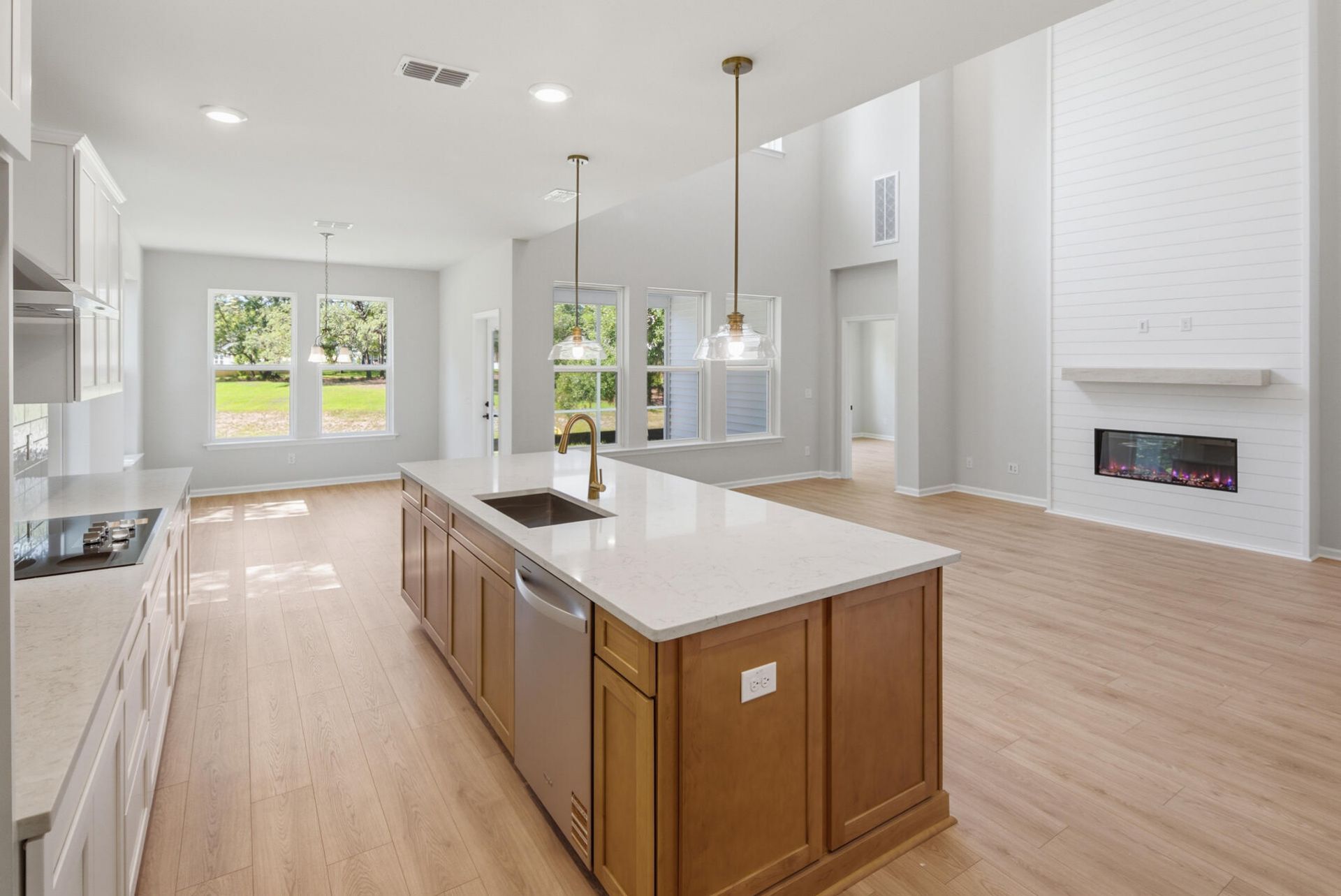 176 The Oaks Avenue Photo 13