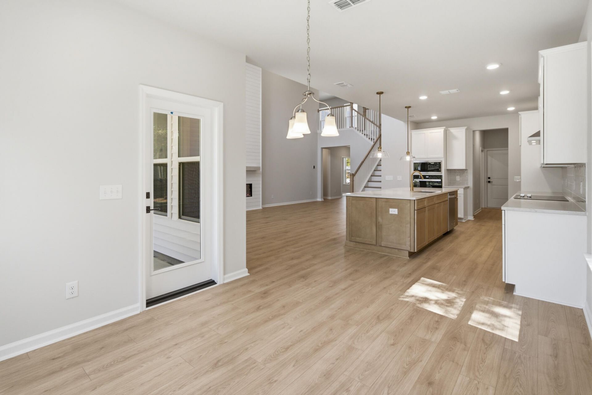 176 The Oaks Avenue Photo 16