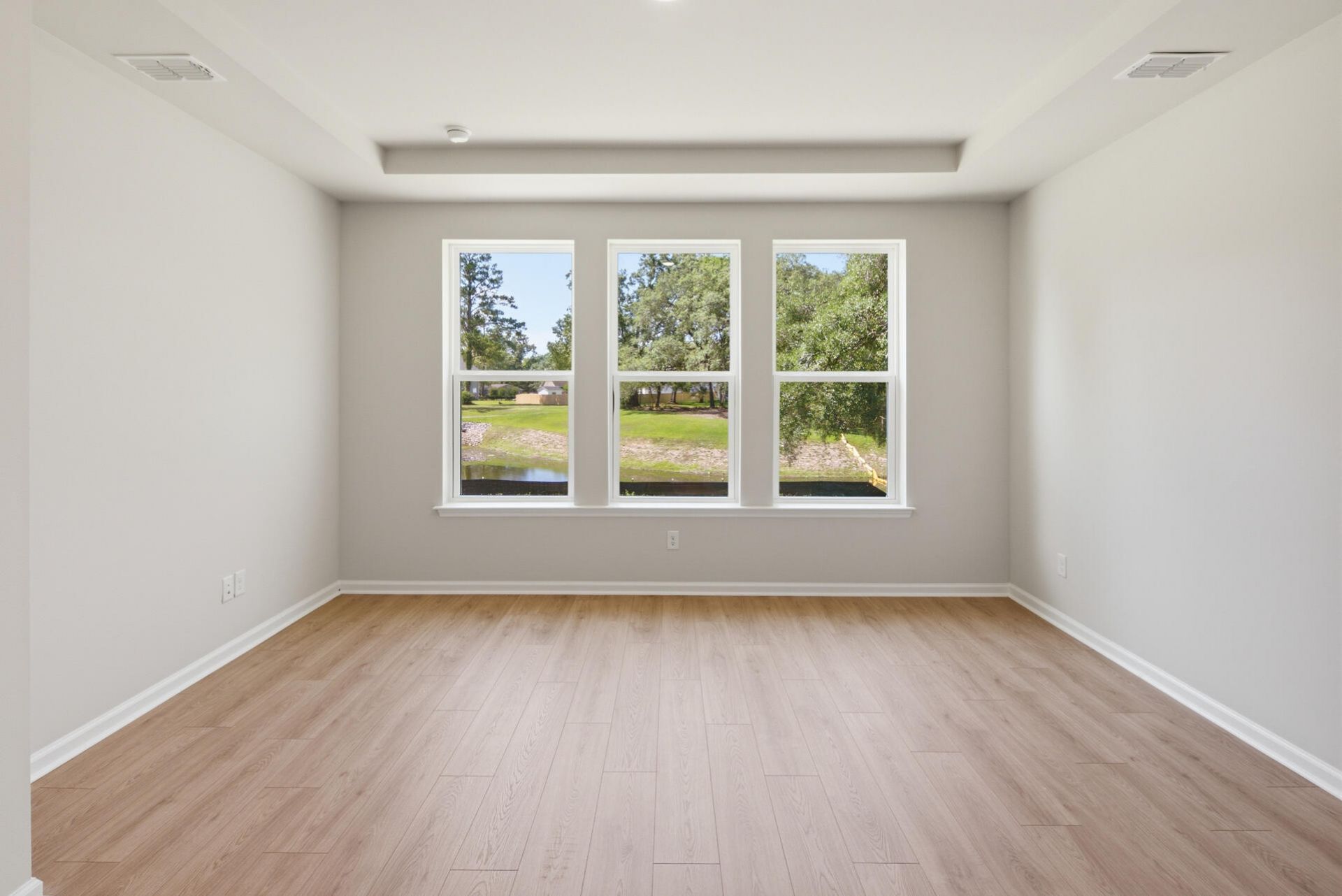 176 The Oaks Avenue Photo 17