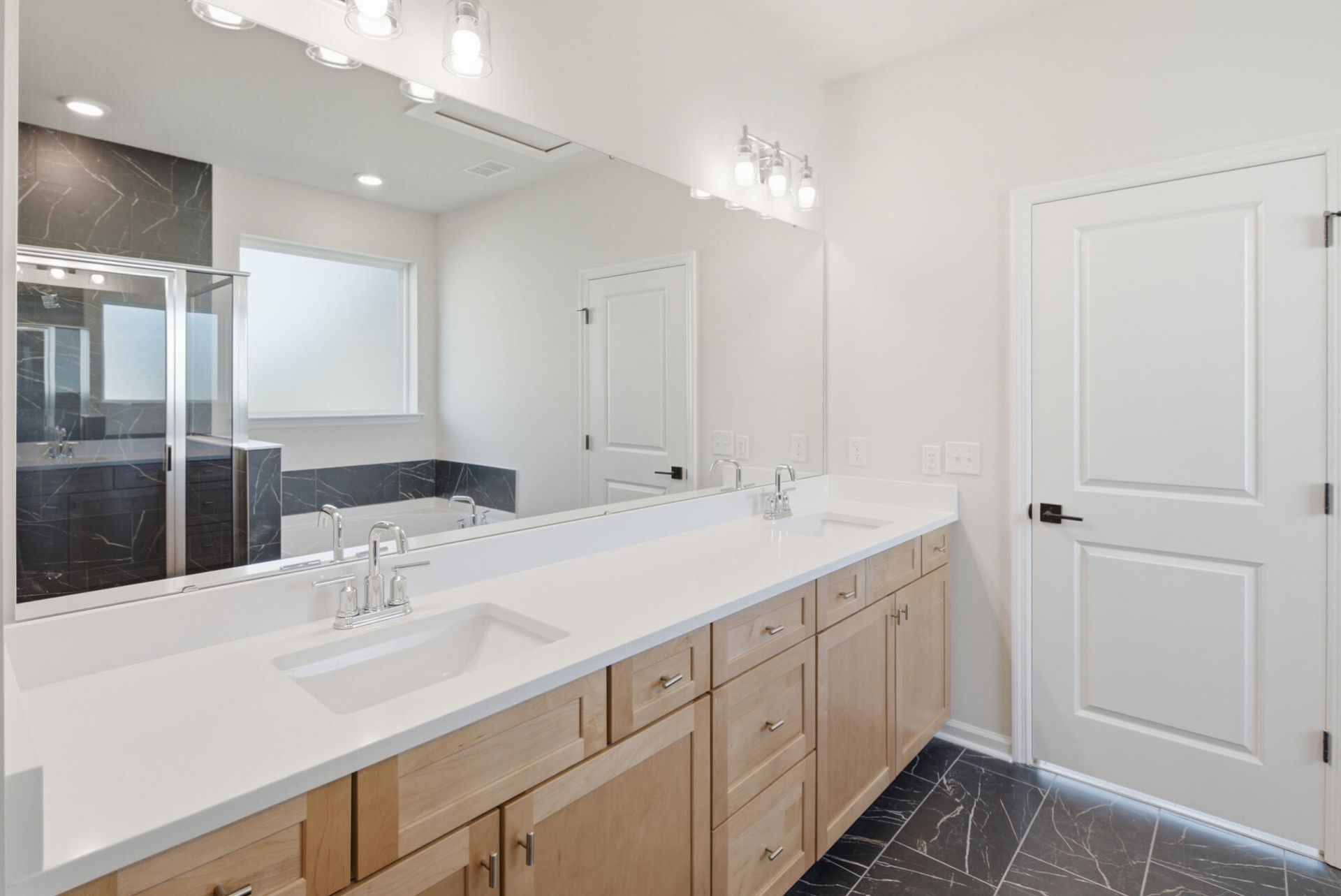 176 The Oaks Avenue Photo 19