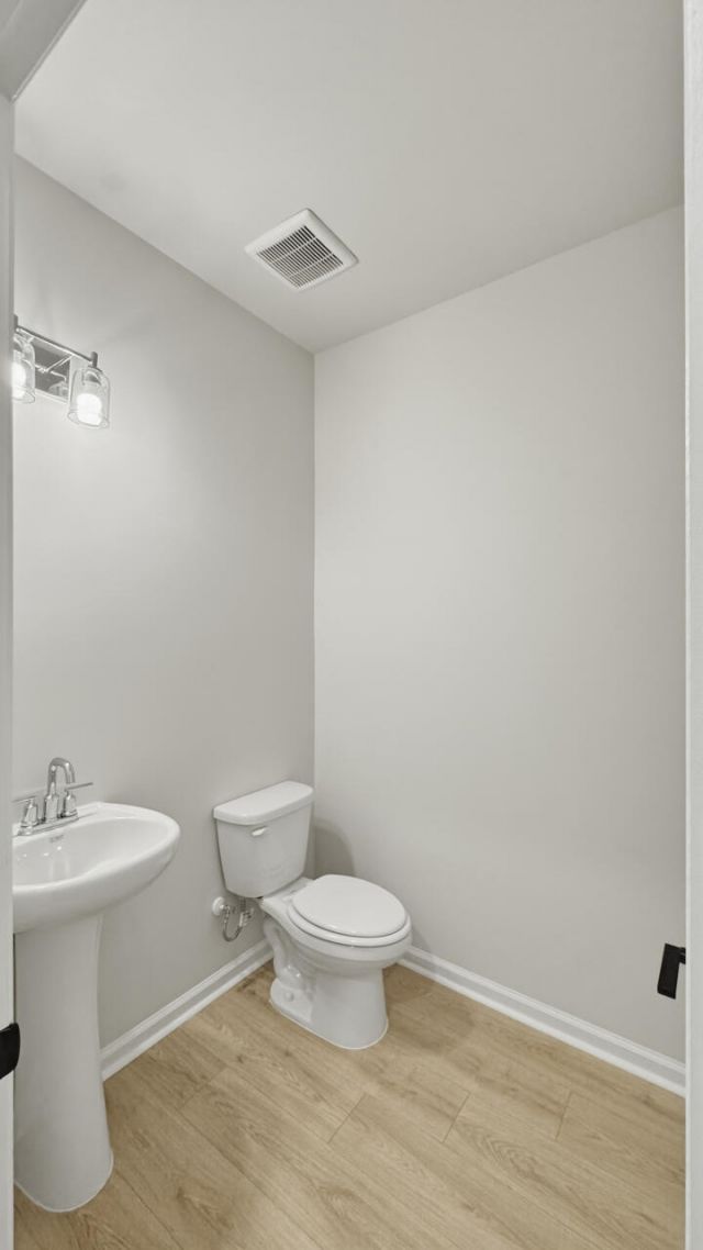 176 The Oaks Avenue Photo 21