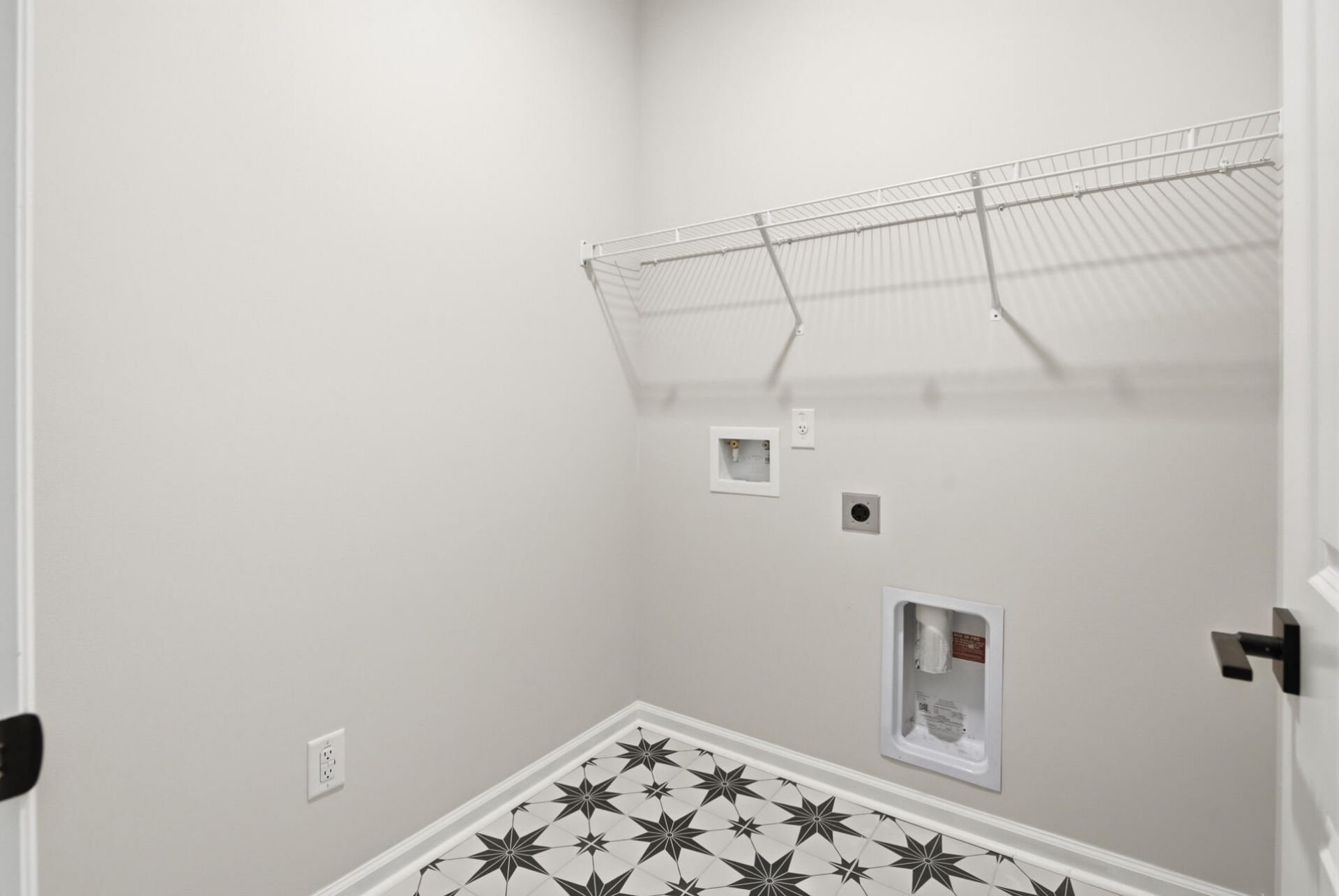 176 The Oaks Avenue Photo 23