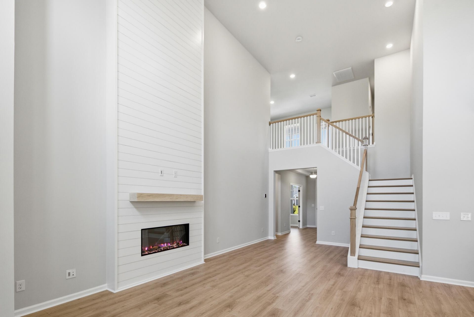 176 The Oaks Avenue Photo 24