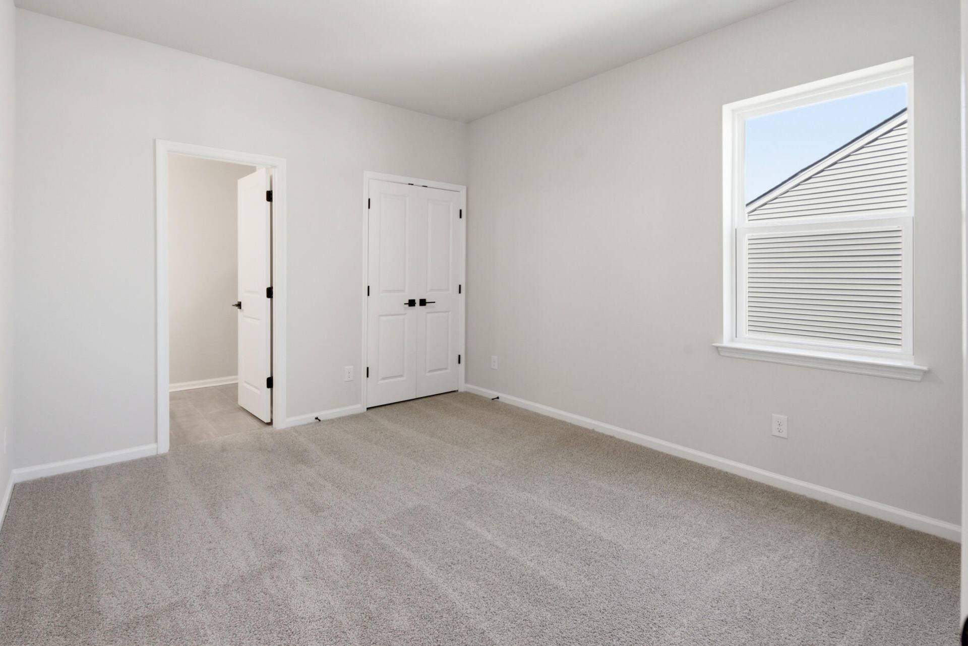 176 The Oaks Avenue Photo 27