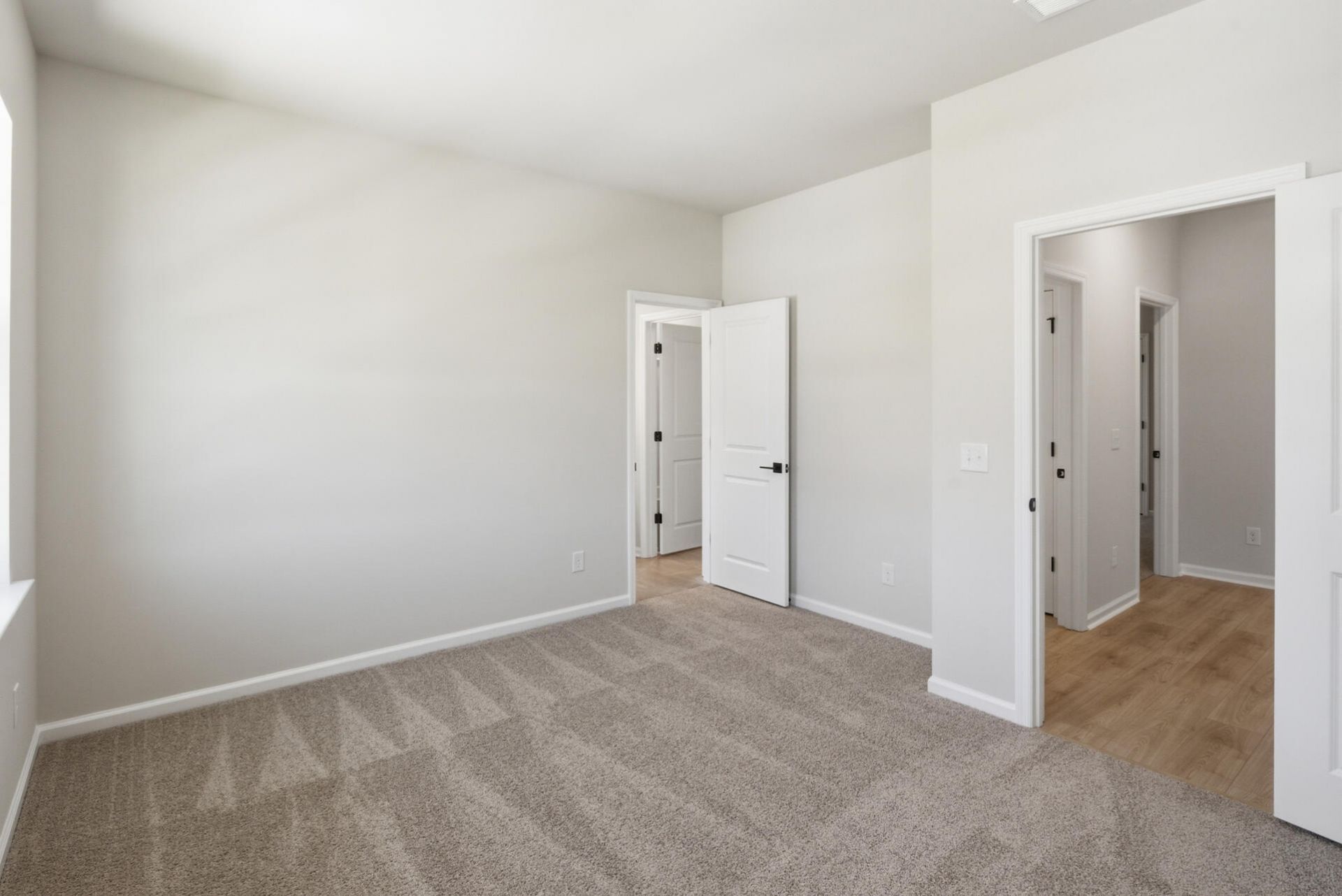 176 The Oaks Avenue Photo 30