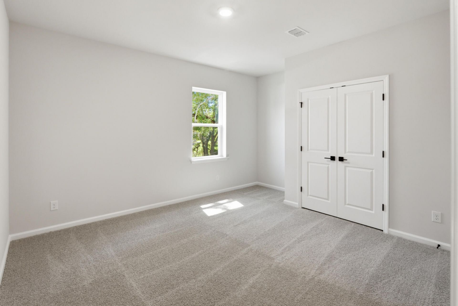 176 The Oaks Avenue Photo 32