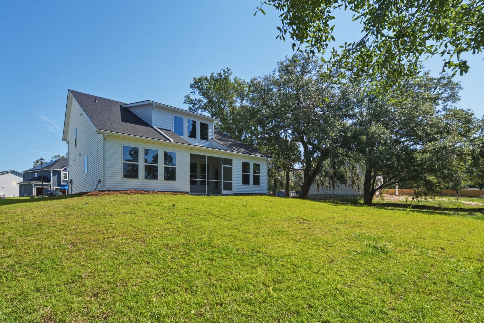 176 The Oaks Avenue Photo 33