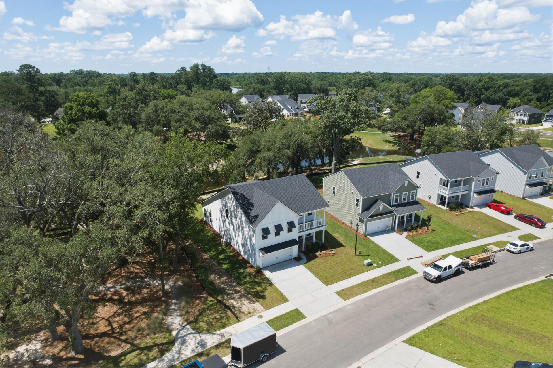 176 The Oaks Avenue Photo 36