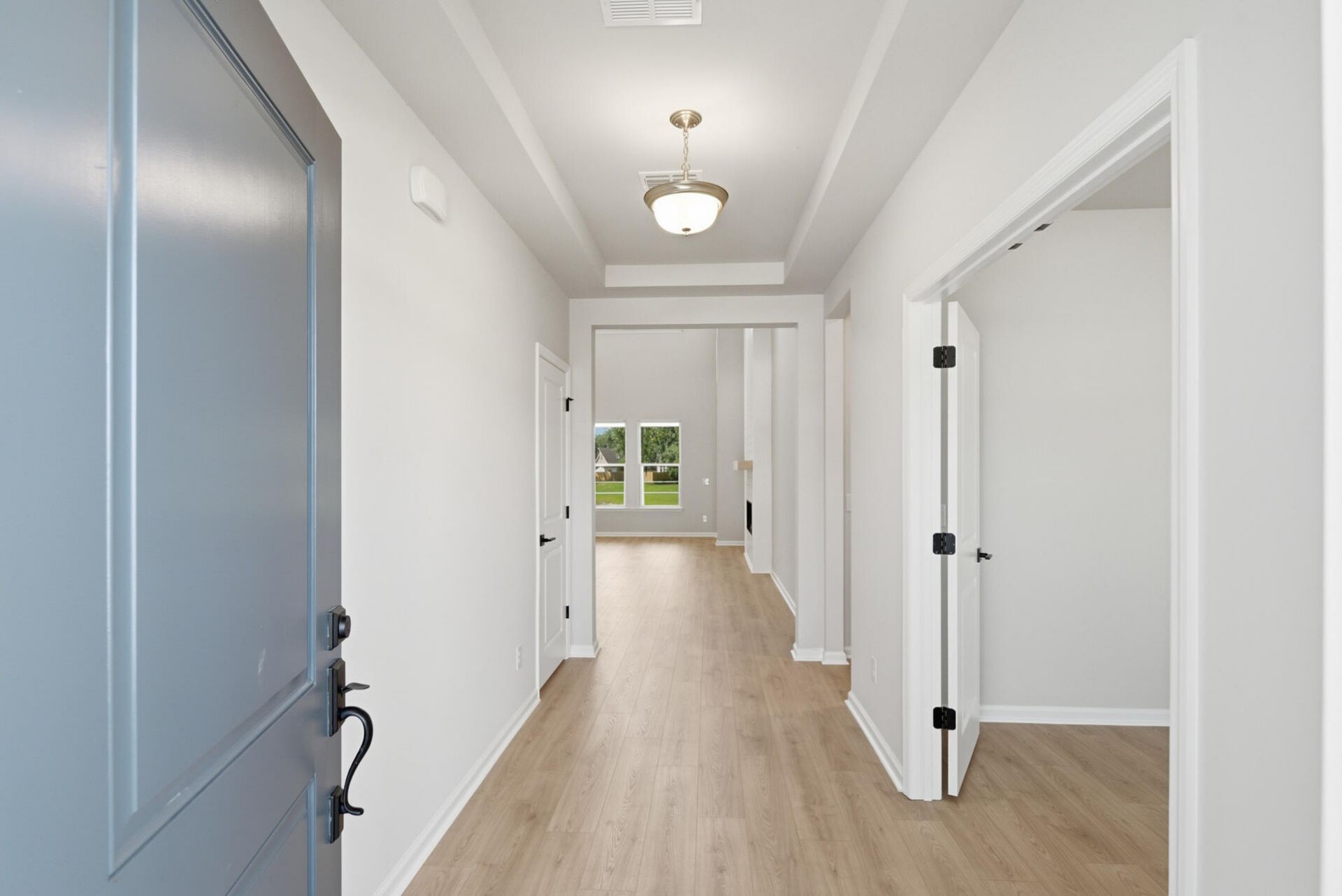 176 The Oaks Avenue Photo 4