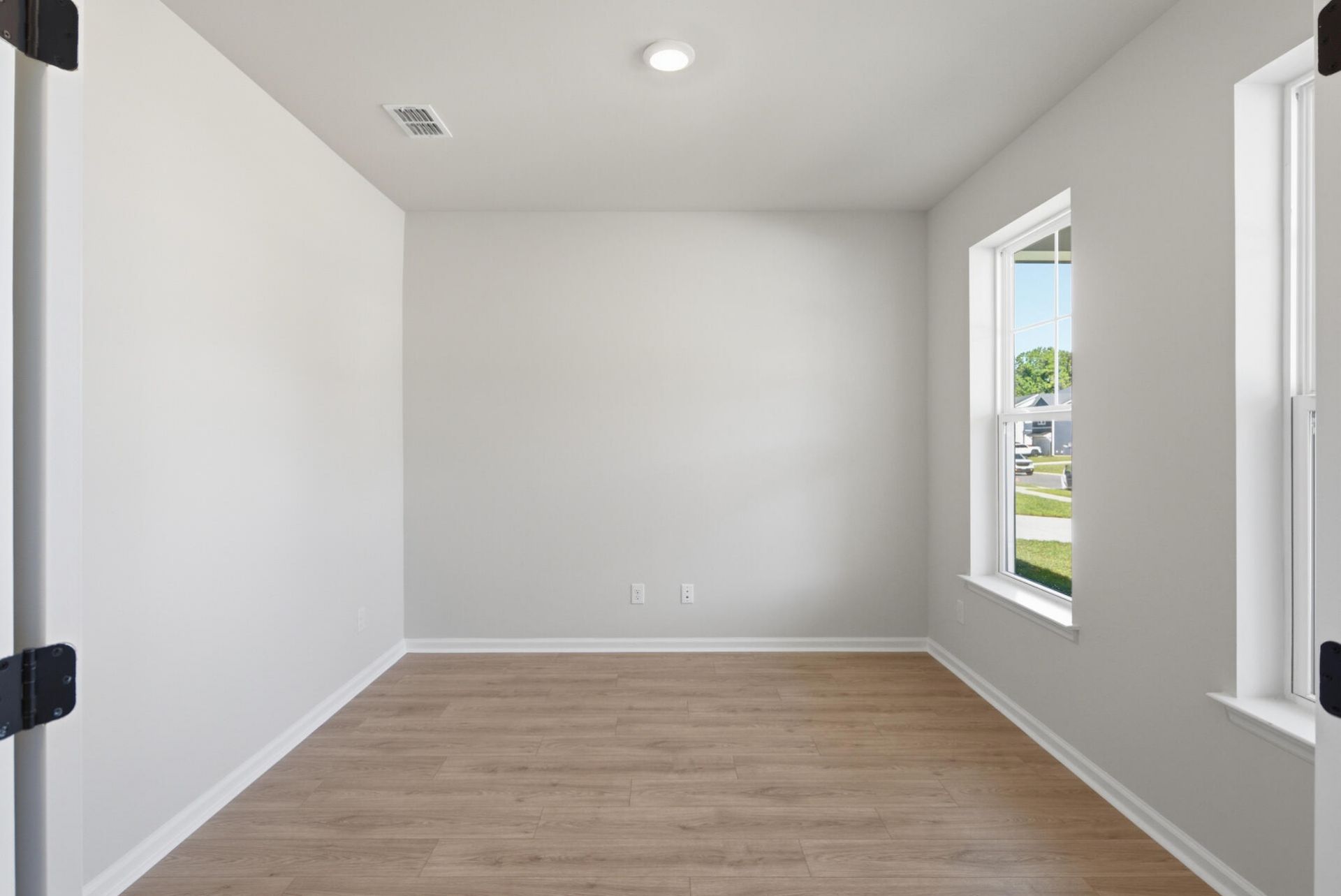 176 The Oaks Avenue Photo 5