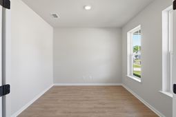 176 The Oaks Avenue photo 4