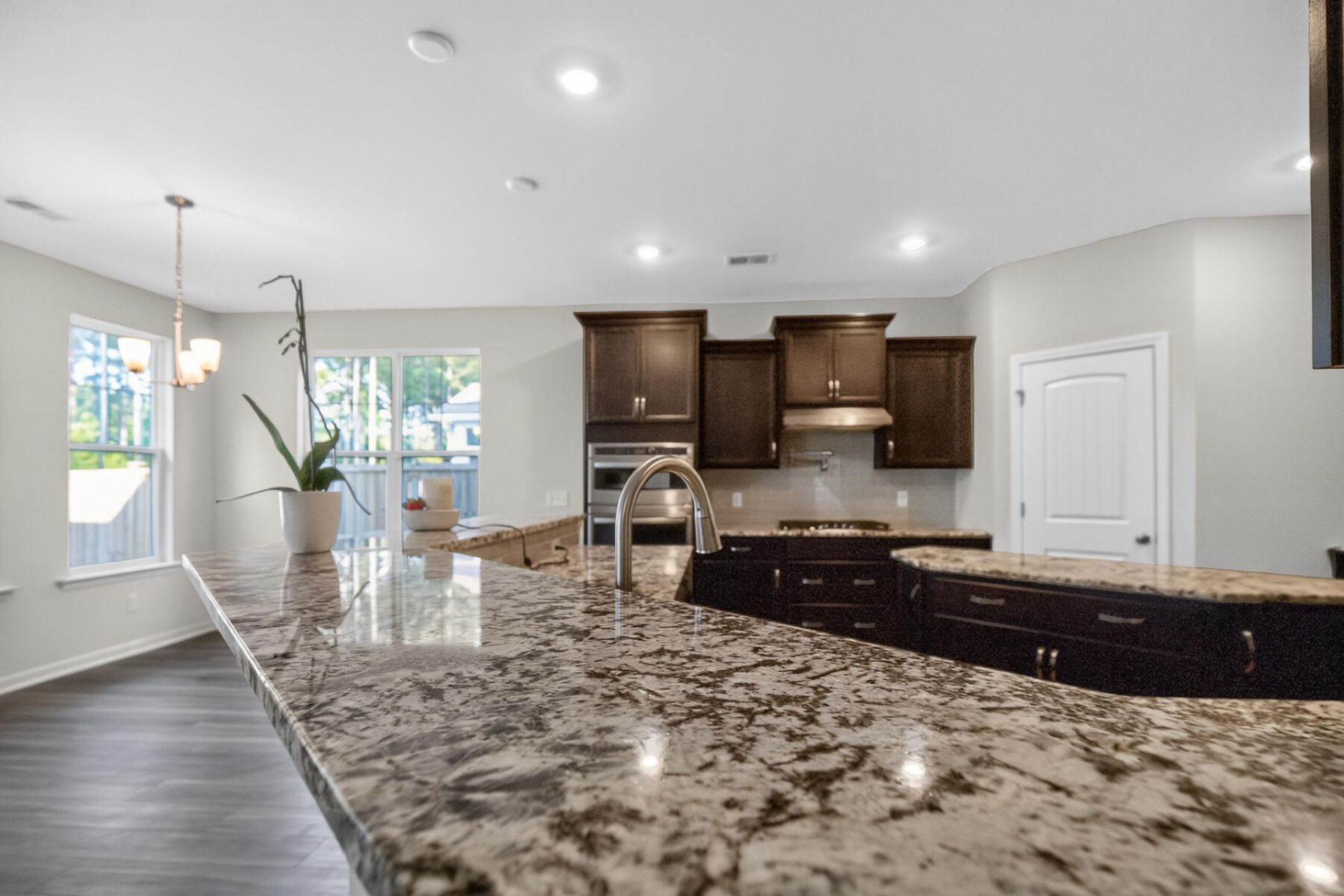 418 Rowley Lane Photo 32