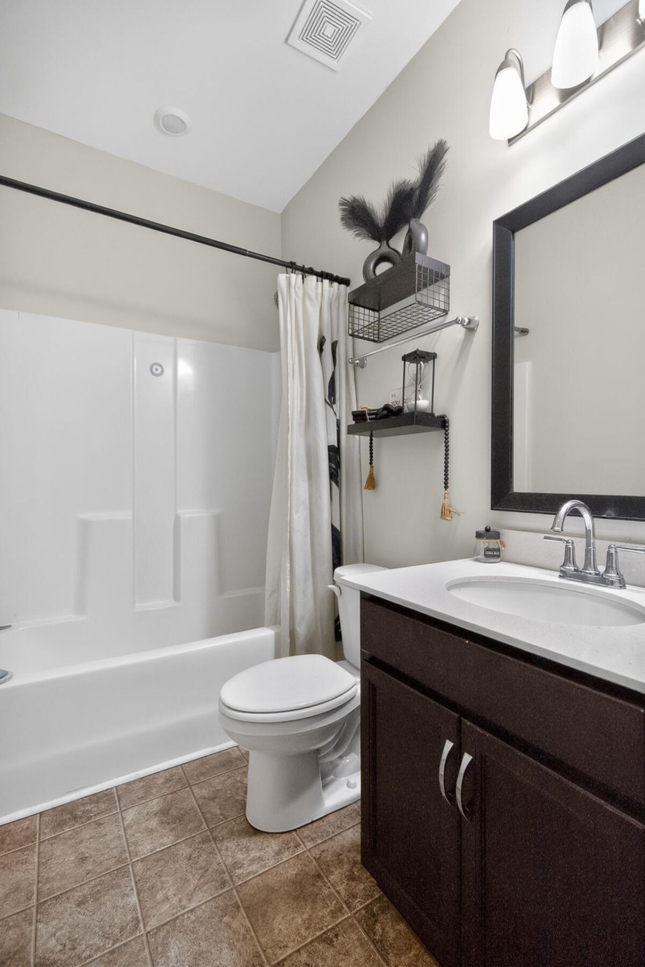 418 Rowley Lane Photo 45