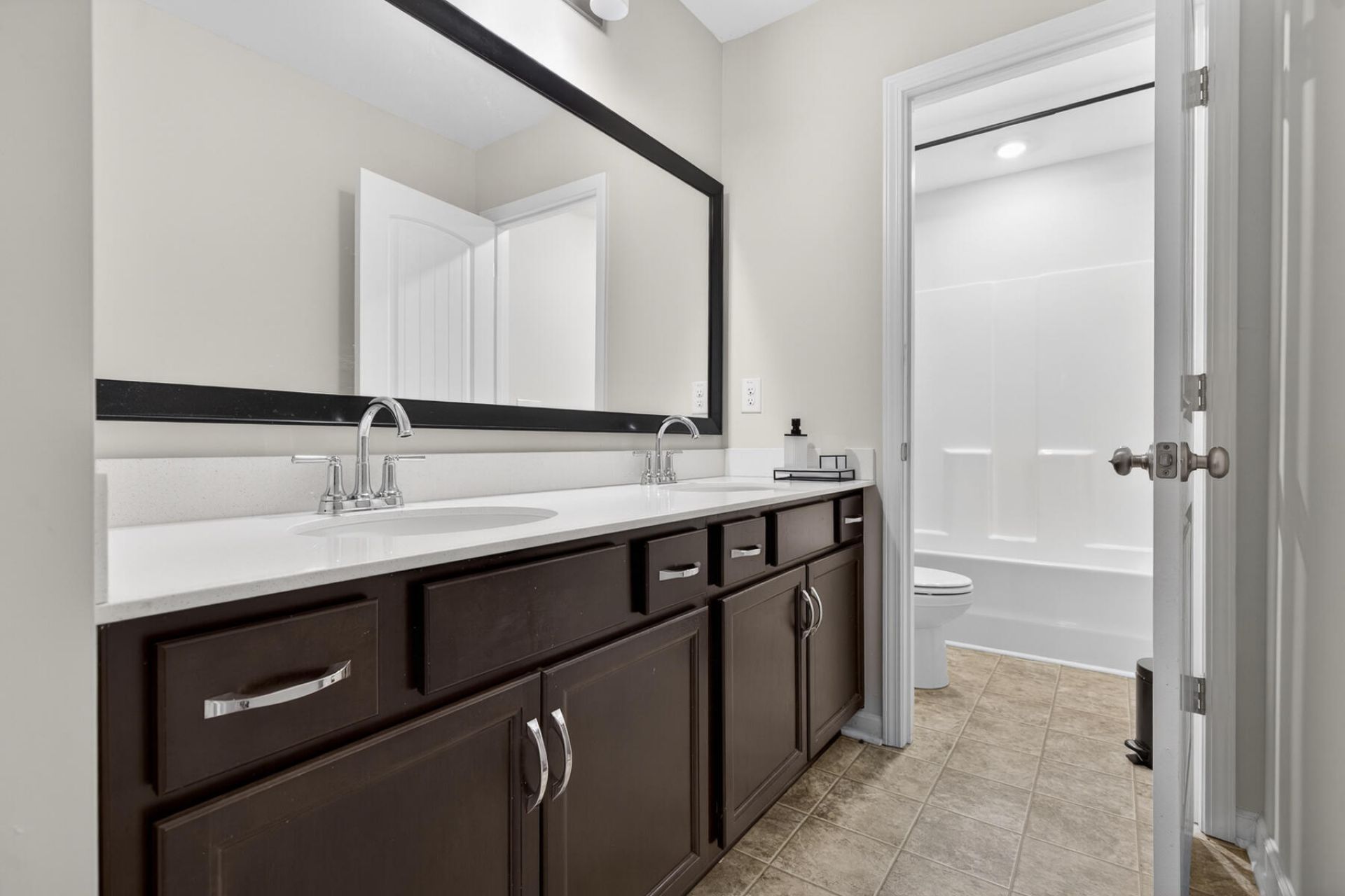 418 Rowley Lane Photo 56