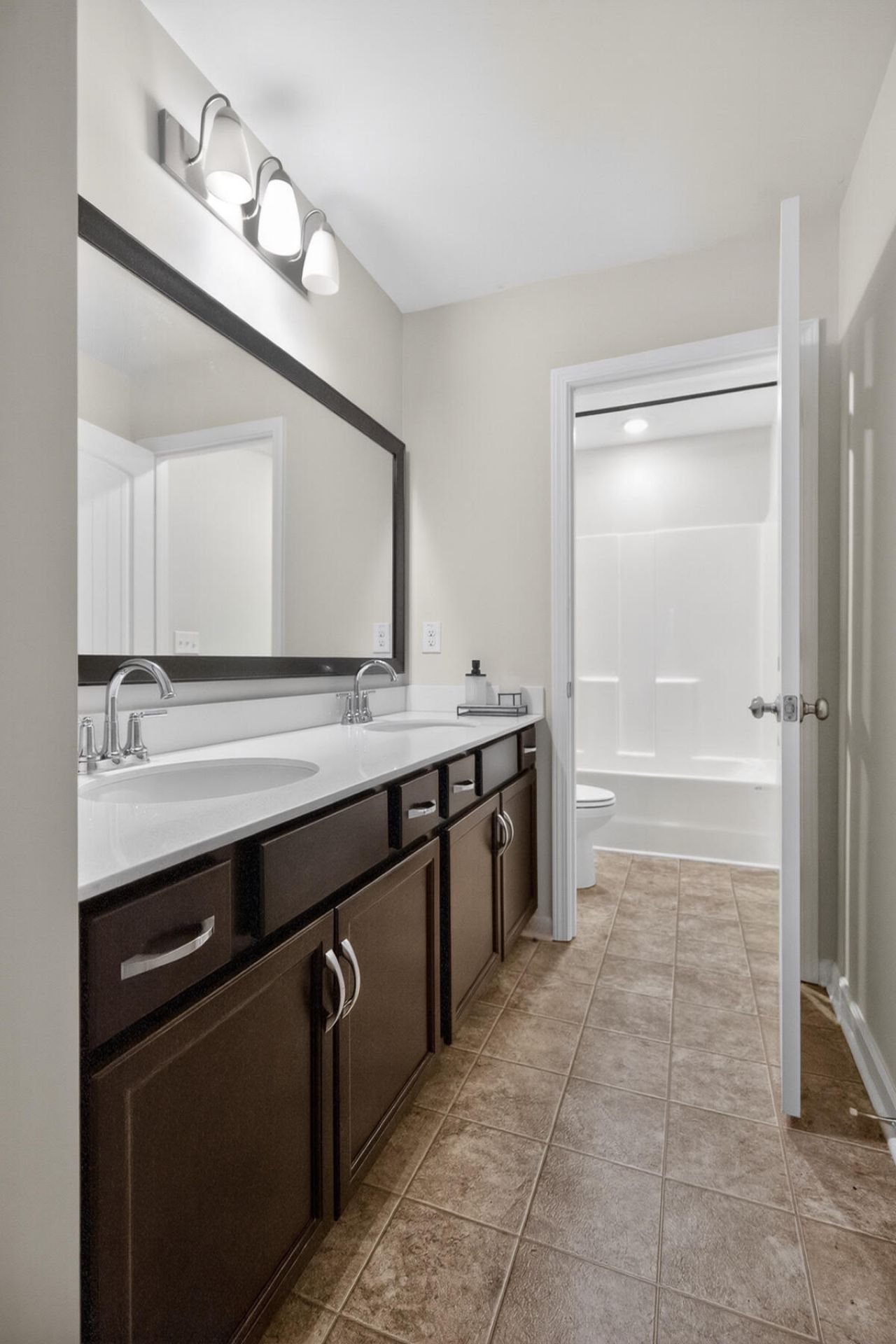 418 Rowley Lane Photo 57