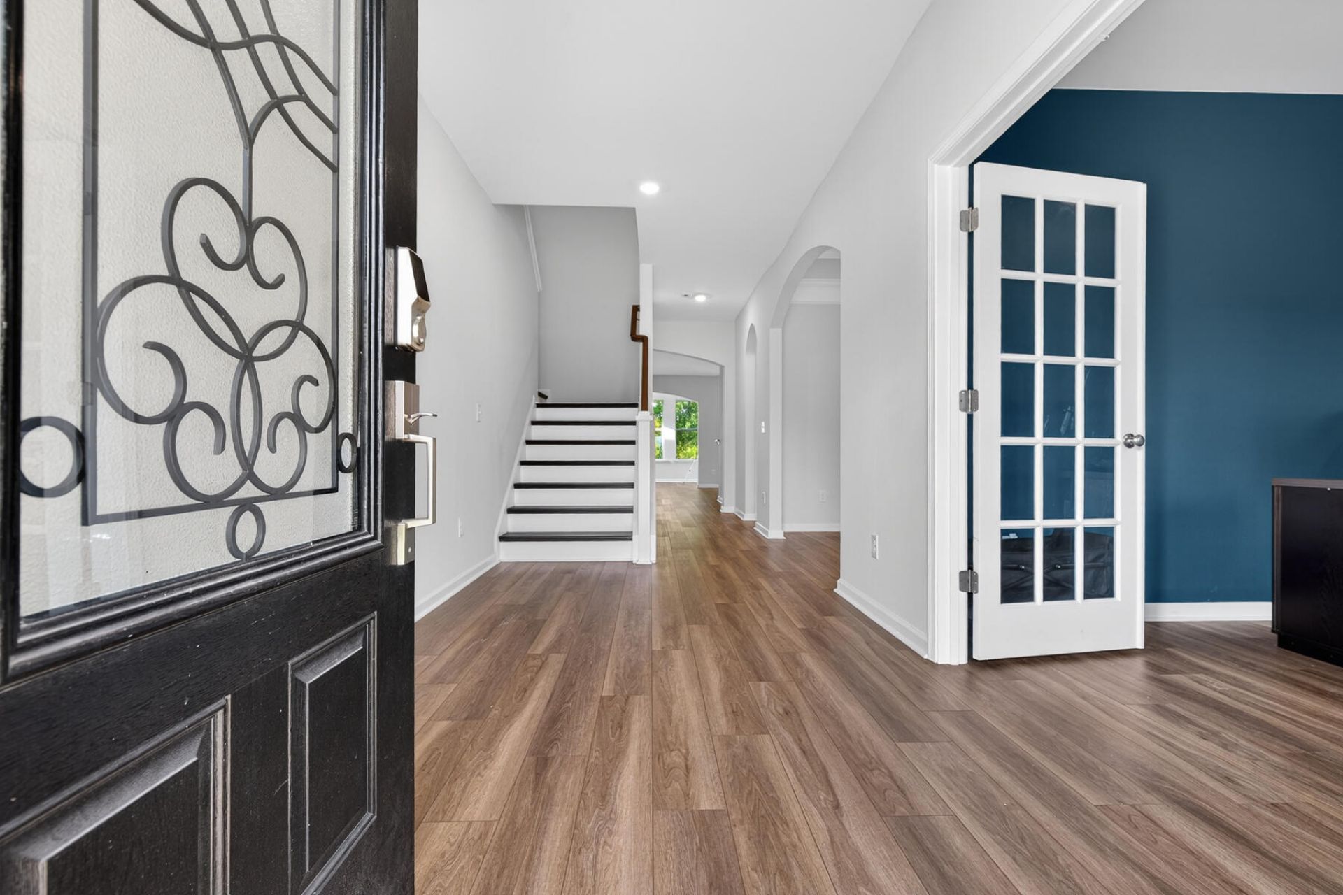 418 Rowley Lane Photo 8