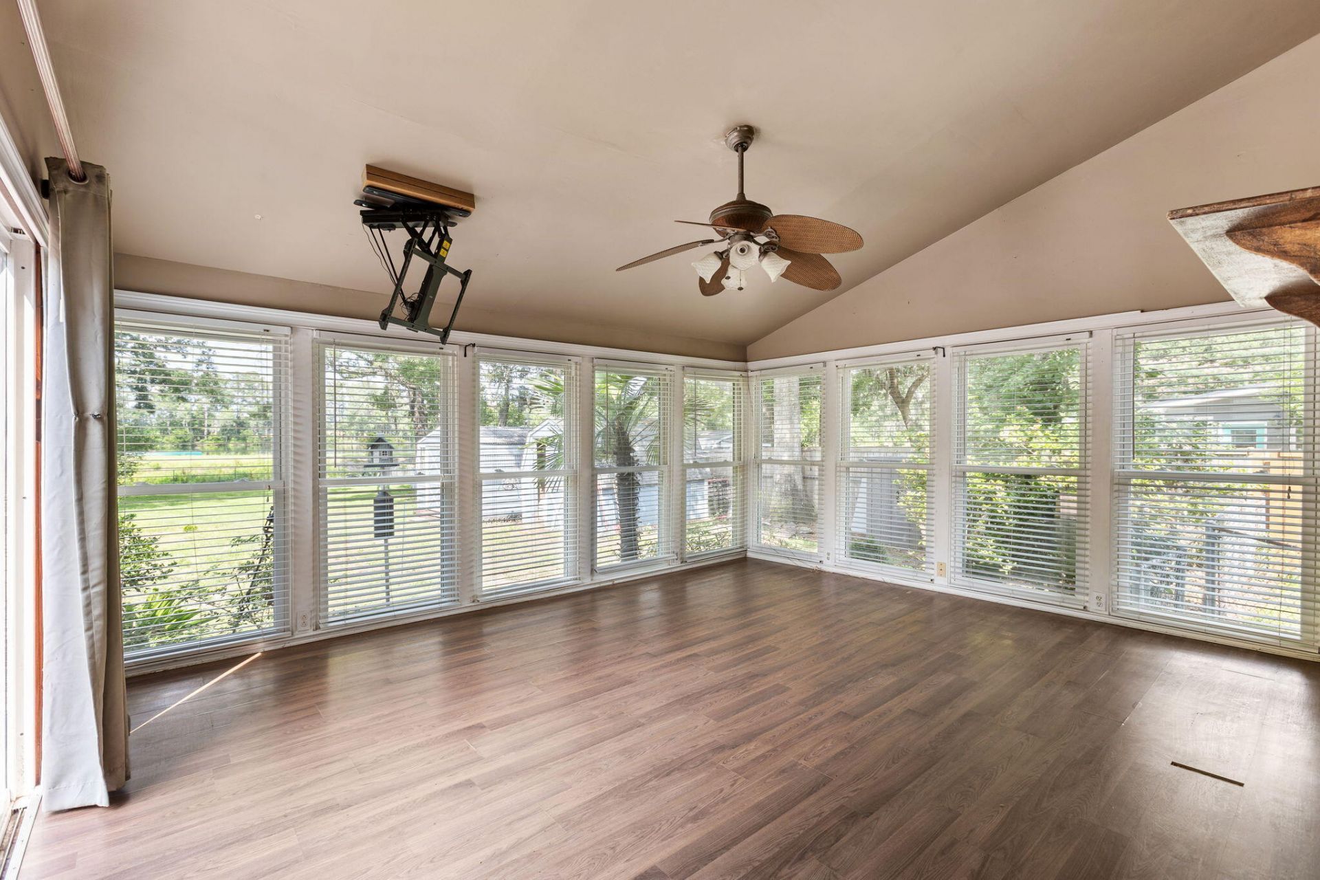 1701 Waterside Boulevard Photo 16