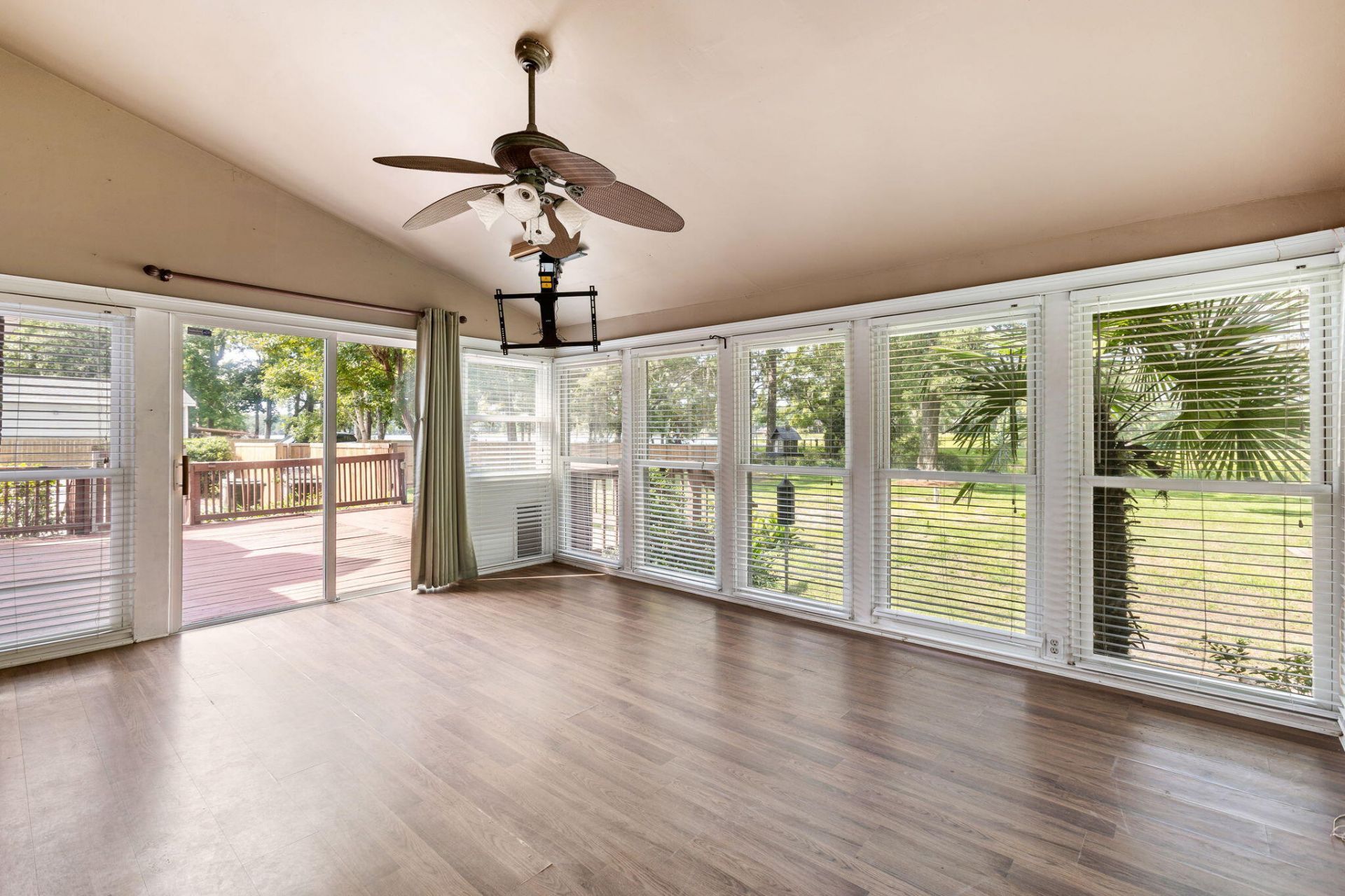 1701 Waterside Boulevard Photo 18