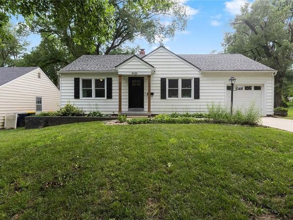 8626 Maiden Lane, Kansas City, MO 64114