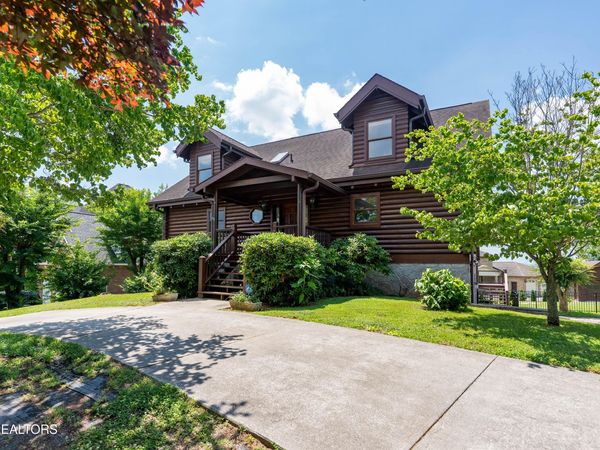 1163 Country Club Rd, Dandridge, TN 37725