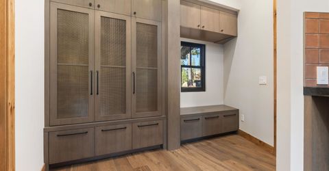 561 Stewart Mckay, Truckee, CA 96161 Photo