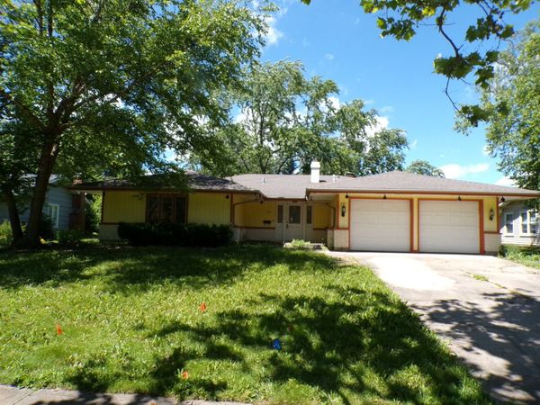 23W266 Windsor Drive , Glen Ellyn, IL 60137