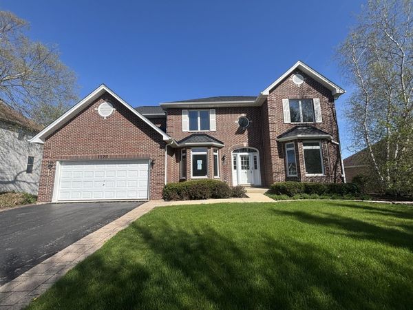 1295 Hunters Ridge W, Hoffman Estates, IL 60192