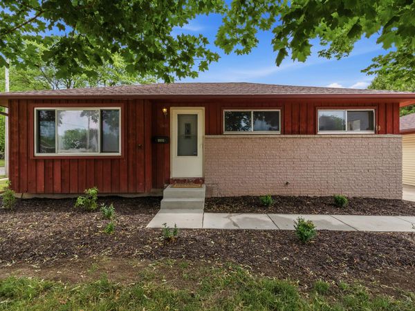 2035 Parkfield Dr, West Bend, WI 53090