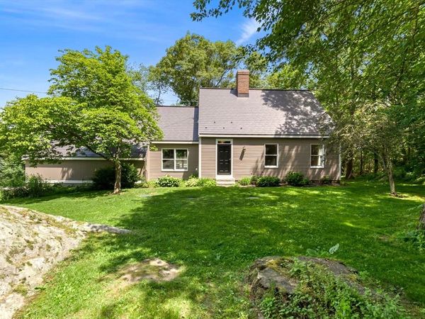 32 School St, Newbury, MA 01922