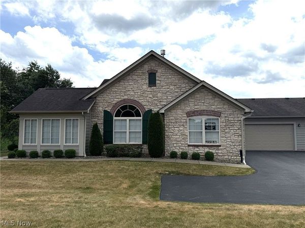 1203 River Glen Drive NE, Warren, OH 44484