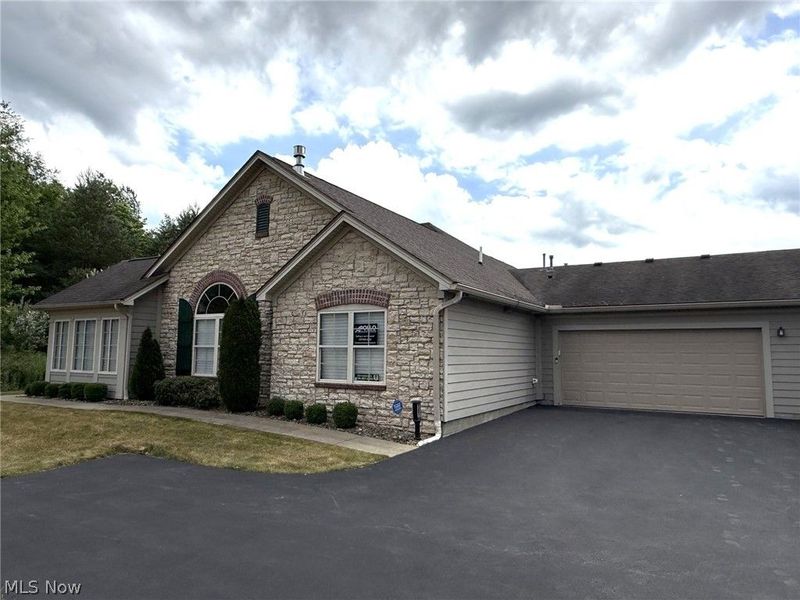 1203 River Glen Drive NE, Warren, OH 44484 Photo 2
