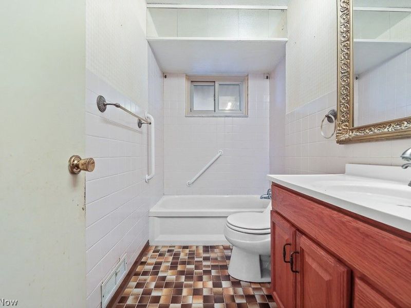 6115 Fry Road, Brook Park, OH 44142 Photo 21
