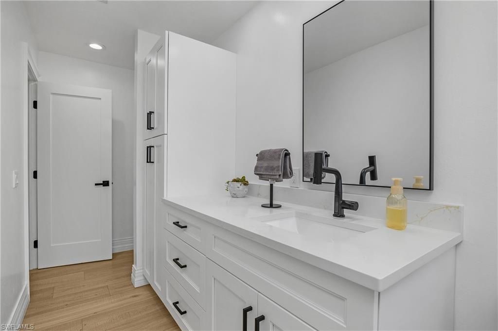 401 Countryside Dr, Naples, FL 34104 Photo