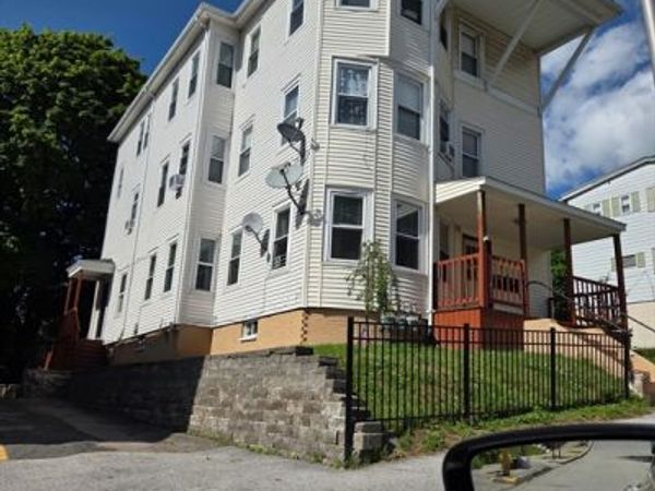 14 Caroline St, Worcester, MA 01604
