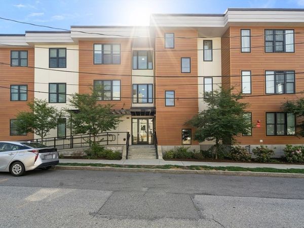68 Los Angeles, Unit PH6, Newton, MA 02458