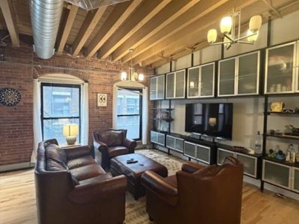 111 Beach St, Unit 2E, Boston, MA 02111