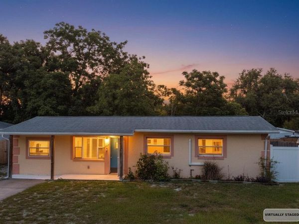 880 EMERALD DR , MOUNT DORA, FL 32757