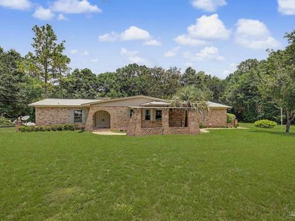 5580 Woodridge Dr Milton, FL 32570