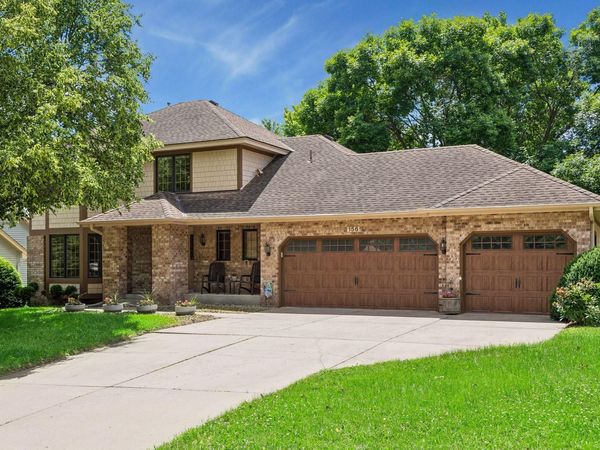156 Red Oaks Drive, Vadnais Heights, MN 55127