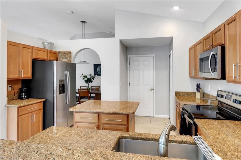 6773 Southern Oak Ct, Naples, FL 34109 Photo