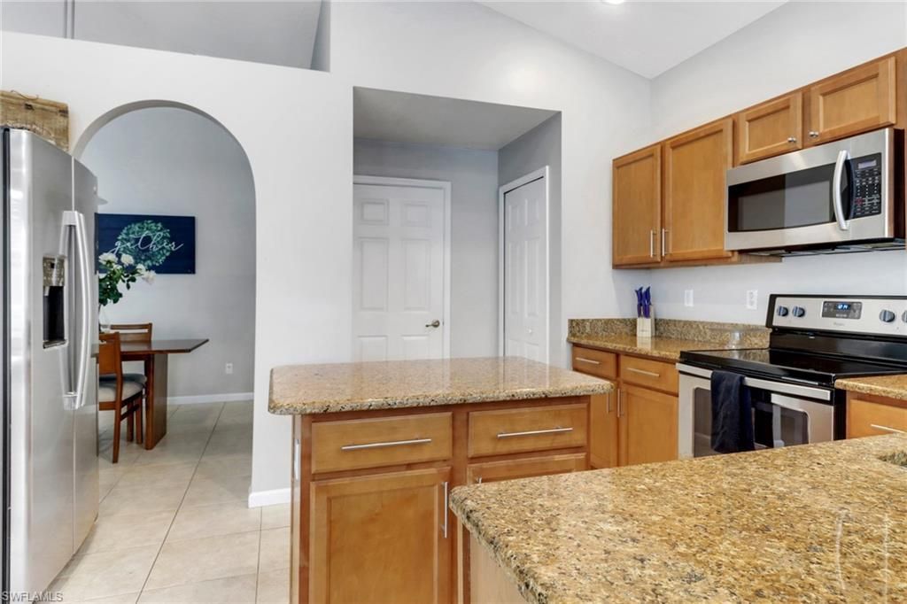 6773 Southern Oak Ct, Naples, FL 34109 Photo