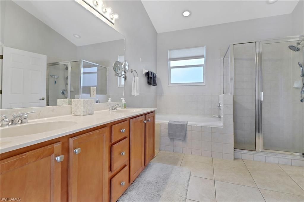 6773 Southern Oak Ct, Naples, FL 34109 Photo