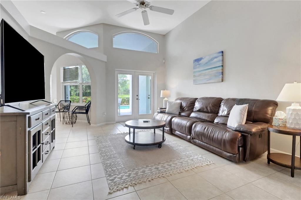 6773 Southern Oak Ct, Naples, FL 34109 Photo