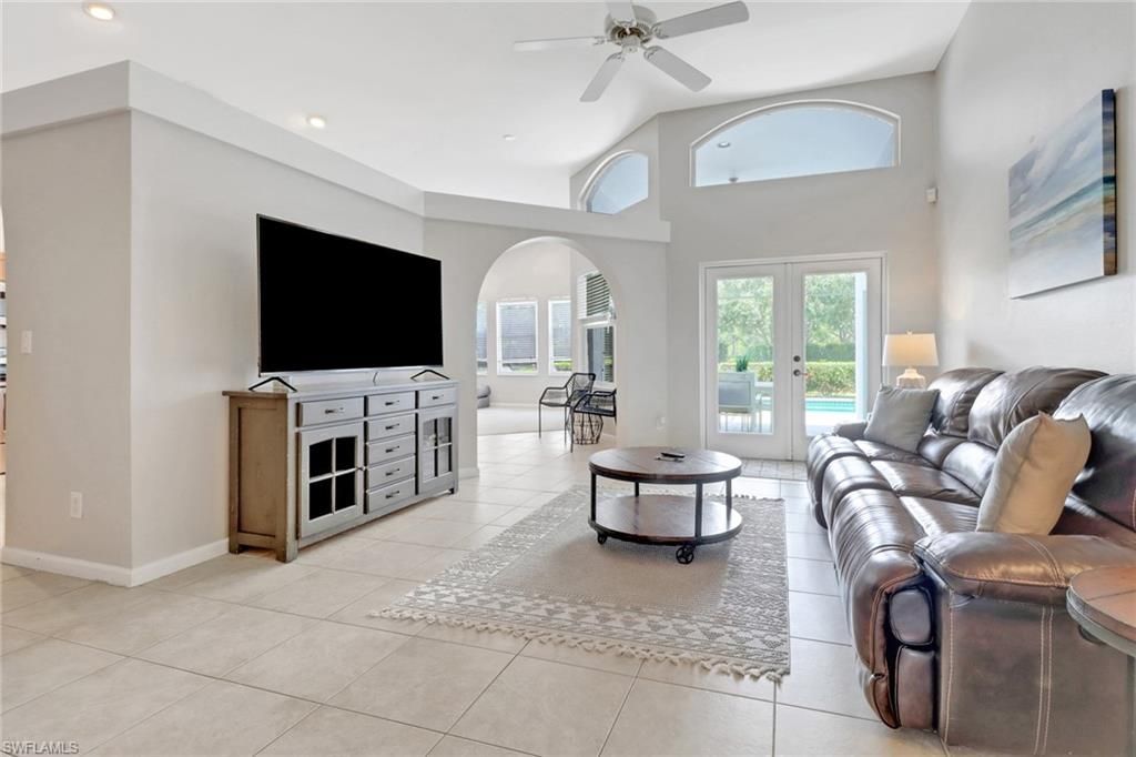 6773 Southern Oak Ct, Naples, FL 34109 Photo