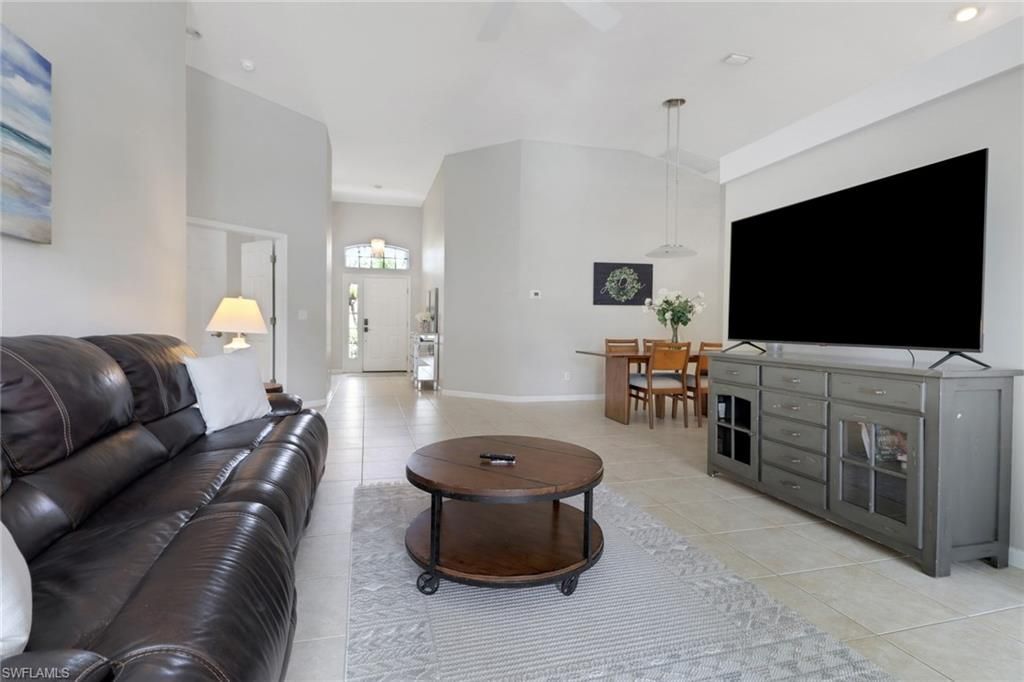 6773 Southern Oak Ct, Naples, FL 34109 Photo