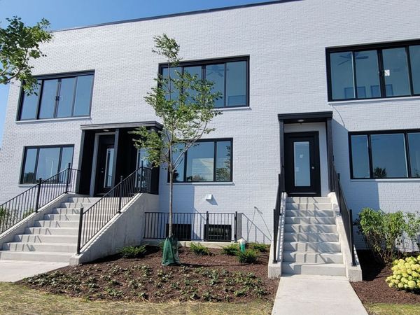 321 W. Prospect Avenue , Mount Prospect, IL 60056