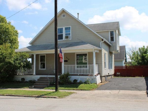 718 E 6TH Street , Muscatine, IA 52761