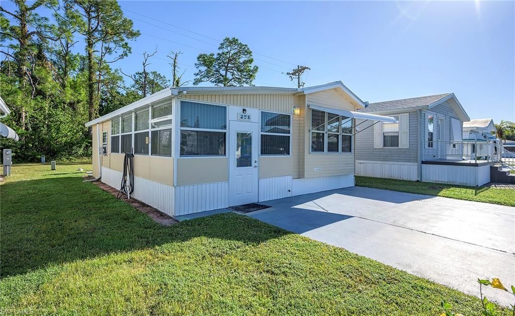 271 Caravan Cir, North Fort Myers, FL 33903 Photo