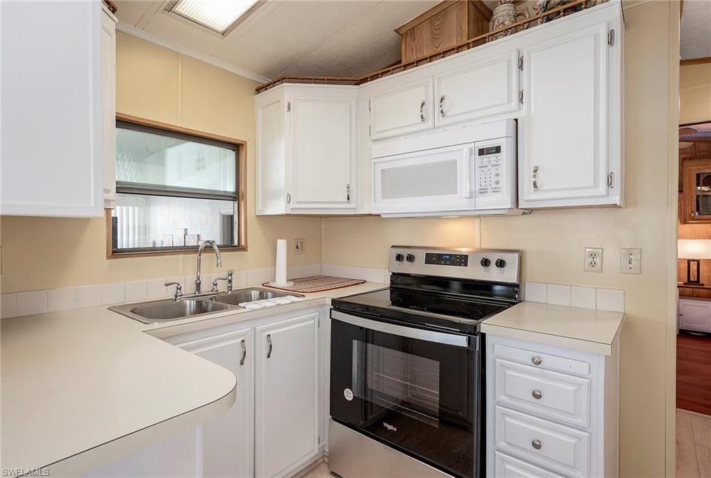 271 Caravan Cir, North Fort Myers, FL 33903 Photo